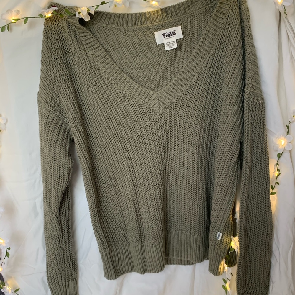 pink sweater, army green, never worn! ♡